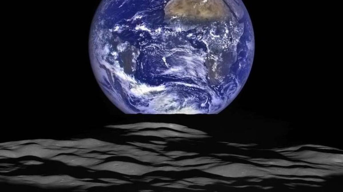 Vista de la Tierra desde la órbita de la Luna.