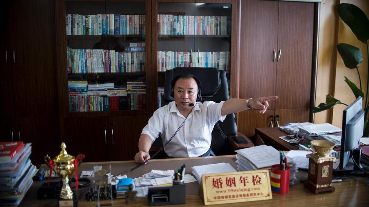 Shu Xin, fundador de la empresa Weiqing, posa para una fotografía en su oficina en Shanghai.