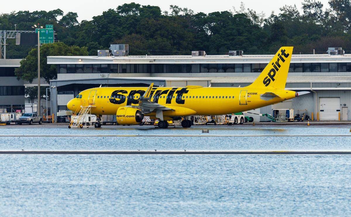 A Spirit plane at FLL.