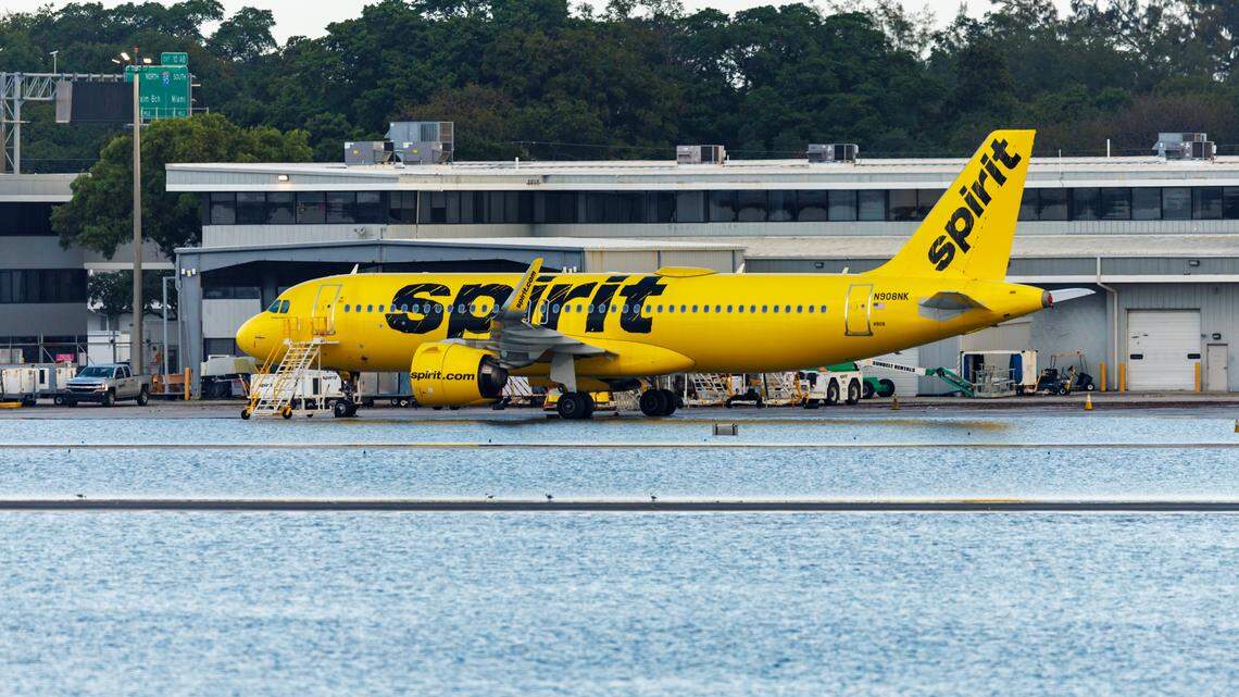 A Spirit plane at FLL.