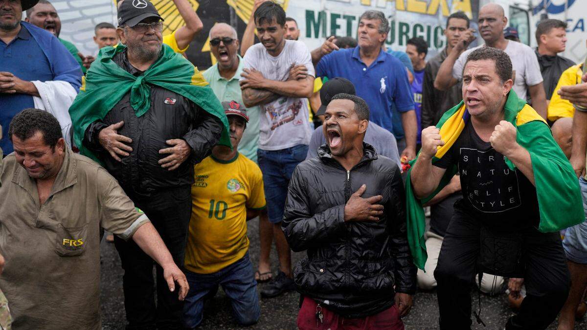 Truck drivers who support Brazilian President Jair Bolsonaro blocked a highway to protest his defeat by former President Luiz Inácio Lula da Silva.