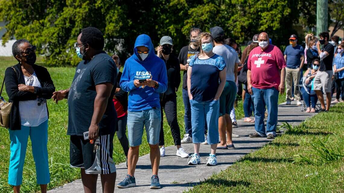 Después de vacunar a todos, centro de vacunación de Florida se apega a las reglas