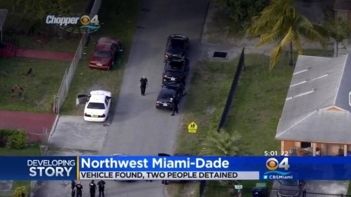 La policía de Miami encontró un automóvil cerca de Northwest 17 Avenue y 68 Terrace el martes por la tarde después de que una mujer informara que había sido asaltada a mano armada.