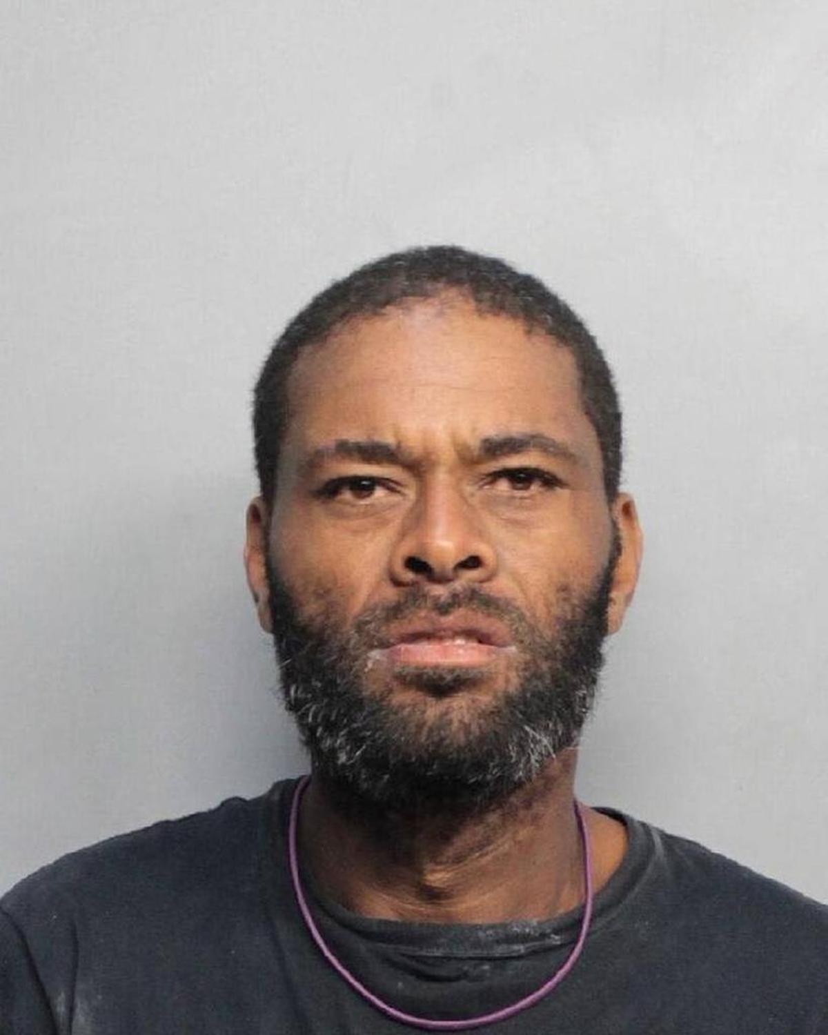 Edward William Reid fue arrestado por robarse una camioneta y atropellar a Eladio Rodríguez.