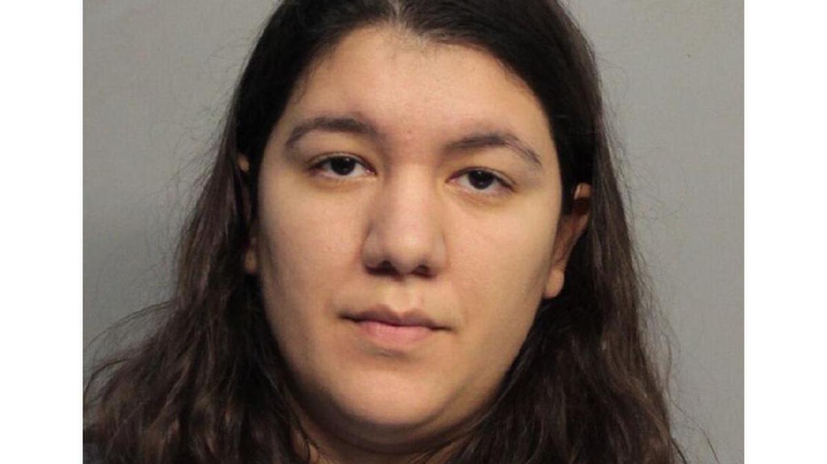 Valeria Costadoni, de 30 años, fue acusada de dos cargos de asalto lascivo.