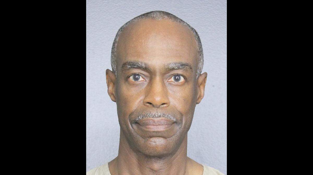 Foto de archivo del ex superintendente del distrito escolar del Condado Broward Robert Runcie cuando lo arrestaron en abril 2021 bajo acusasiones de que le mintió a un gran jurado estatal. La Junta Escolar de Broward aprobó en mayo 2021 un acuerdo de separación con él de $754,900. El último día de Runcie, quien se declaró inocente ante los cargos, fue el 10 de agosto de 2021.
