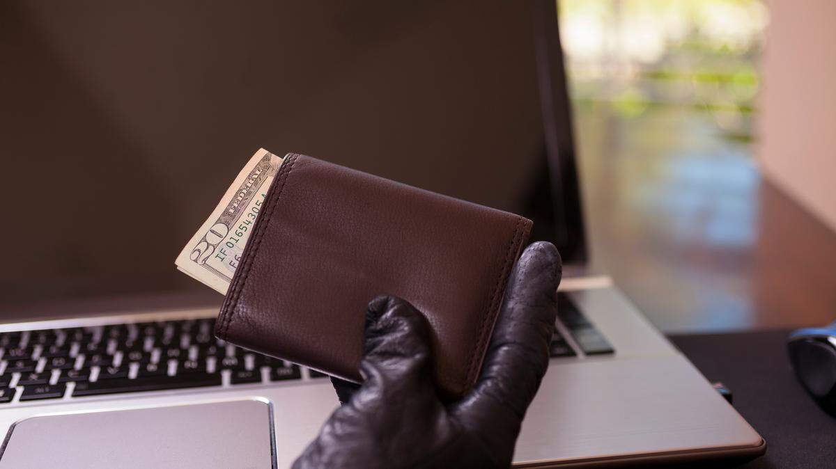 La red tenía un plan que implicó abusar del sistema de monederos digitales y robar artículos que los sospechosos afirmaban haber comprado online.