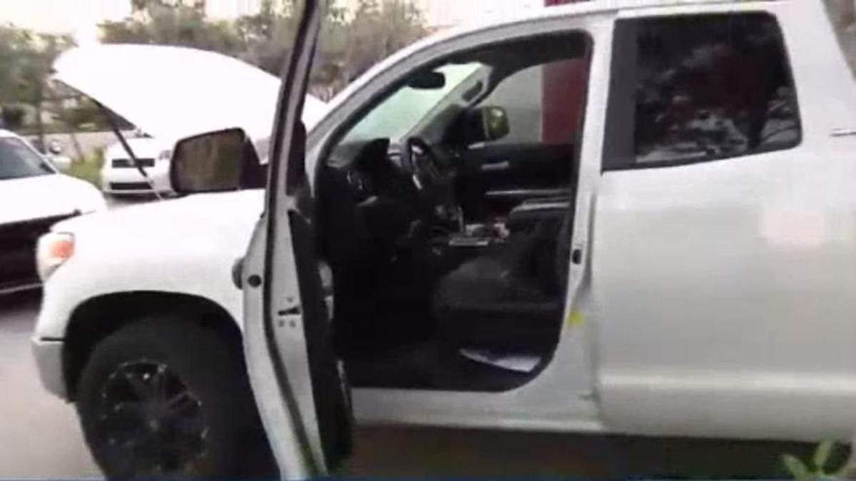 Captura de pantalla de uno de los vehículos vandalizados en una de las estaciones de bomberos de Broward.