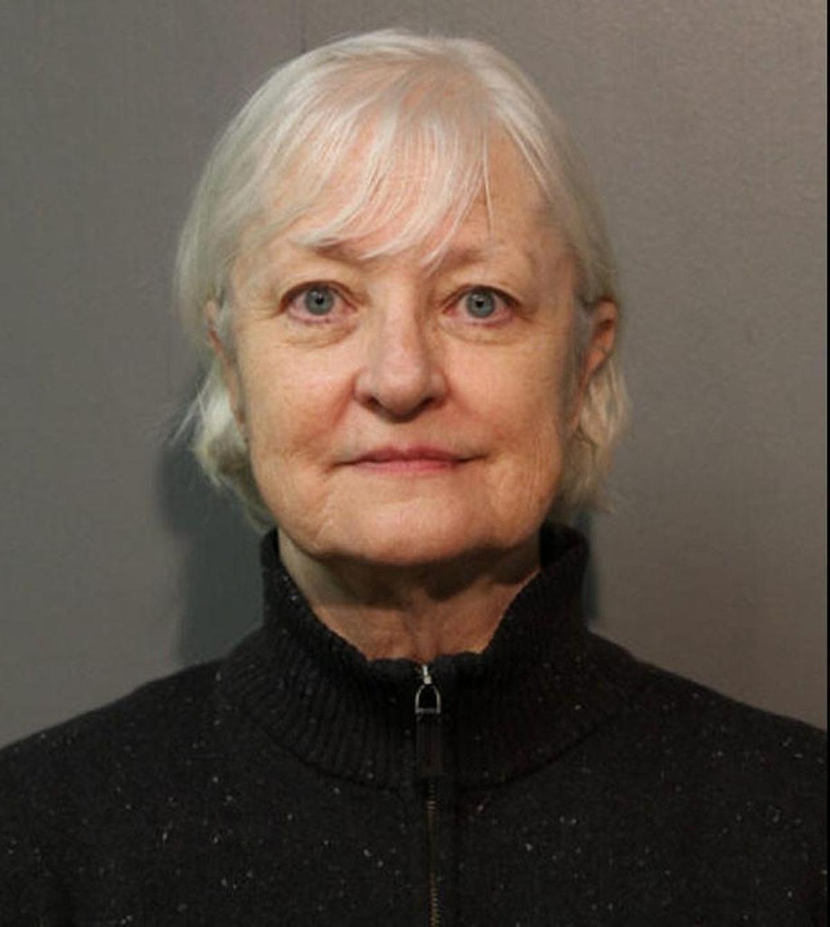Marilyn Hartman, de 66 años, fue arrestada tras montarse en un avión en el aeropuerto O’Hare de Chicago y volar a Londres, sin tener un boleto y sin pasaporte.