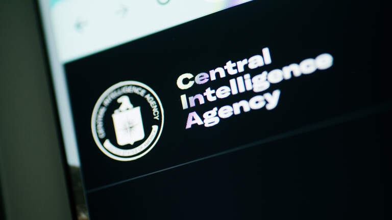 Exfuncionario de la CIA se declara culpable de desviar $194 millones