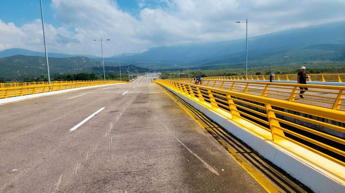 El puente Atanasio Girardot que une a Colombia y Venezuela