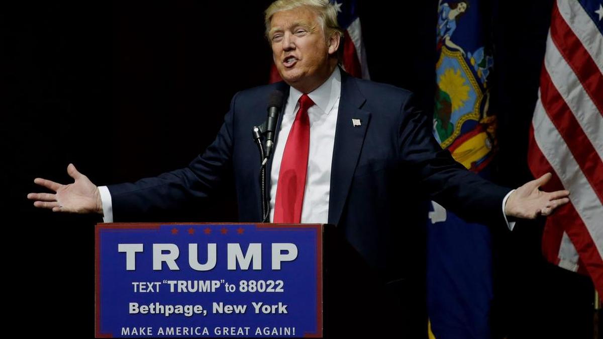 El empresario y candidato a la presidencia de EE.UU. por el partido Republicano Donald Trump pronuncia un discurso en un acto de campaña hoy, miércoles 6 de abril de 2016, en Bethpage, on Long Island, New York.