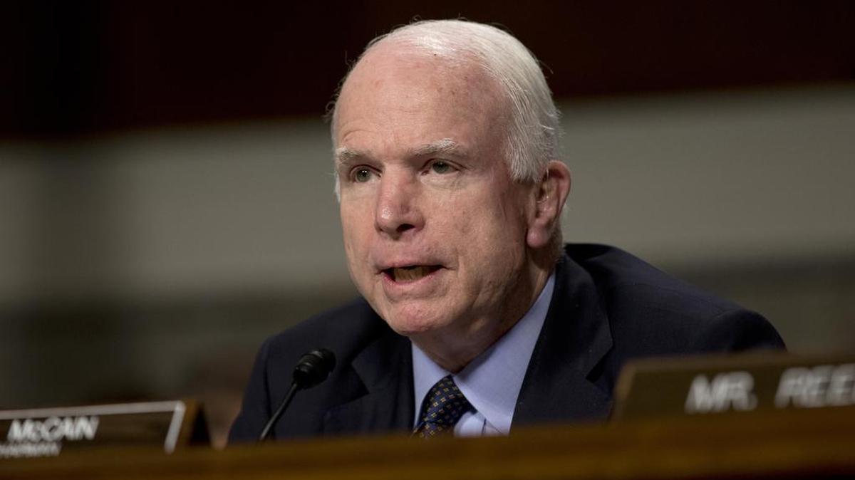 El senador John McCain.