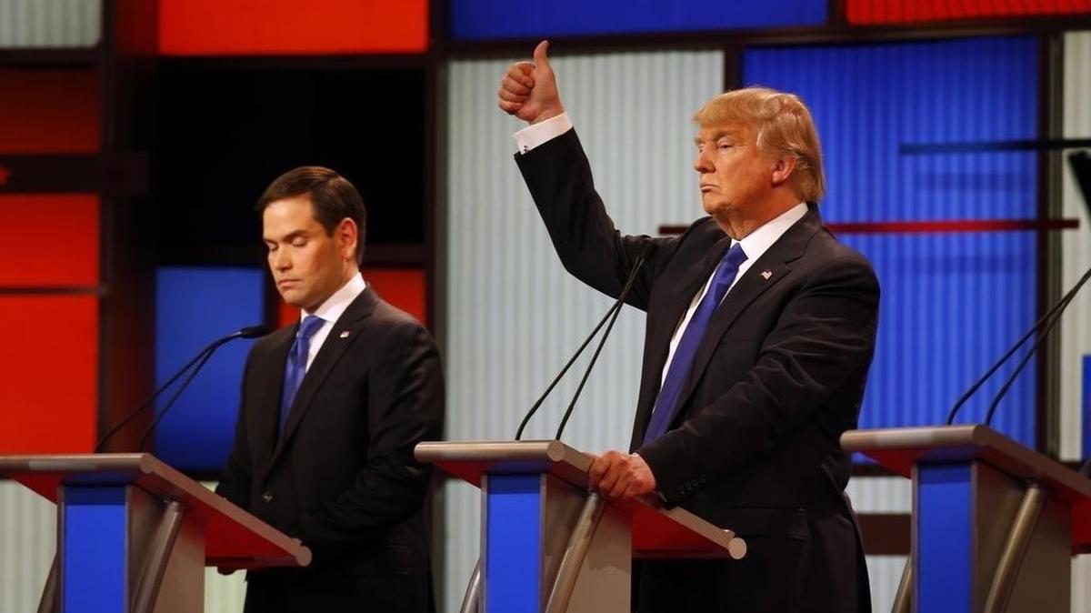 El candidato republicano a la presidencia, Donald Trump (derecha), junto al senador Marco Rubio, durante uno de los debates de las primarias, el 3 de marzo del 2016 en Detroit.