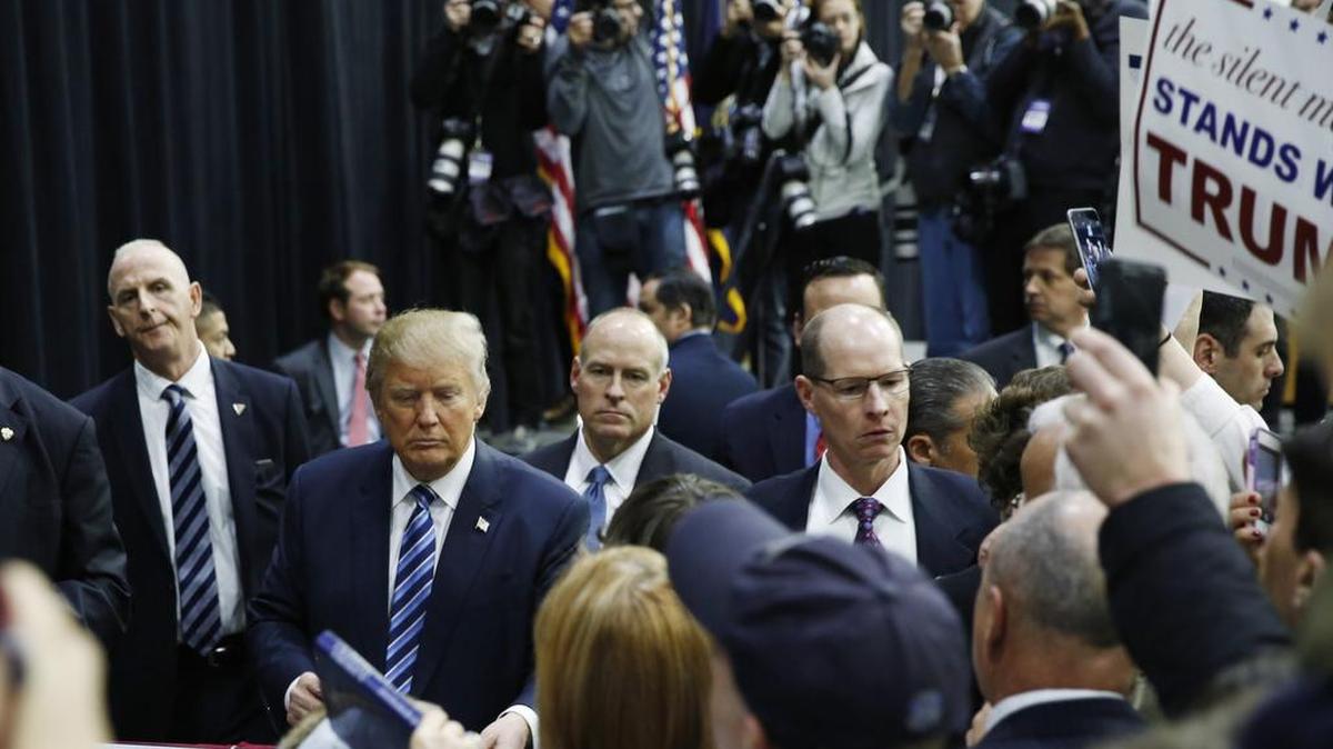 Donald Trump durante un acto de campaña en la Universidad de Plymouth en New Hampshire.