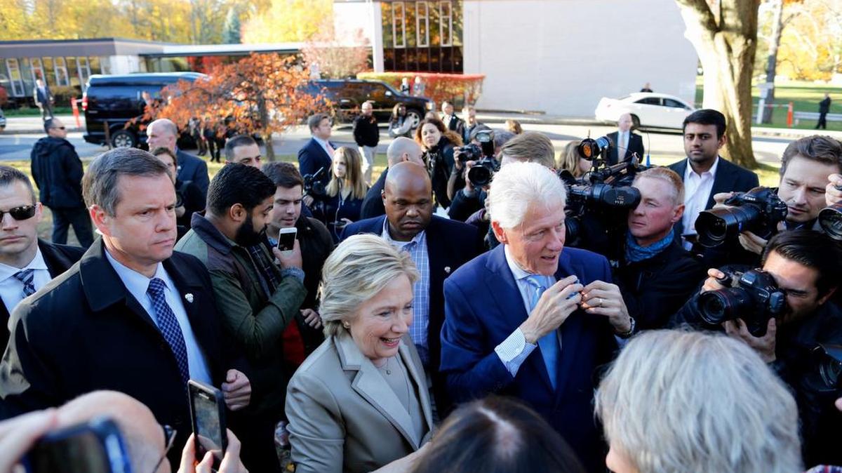 “Espero ganar”, afirmó Clinton a la salida de un centro de votación en la localidad Chappaqua, en el estado de Nueva York, donde tiene su residencia.