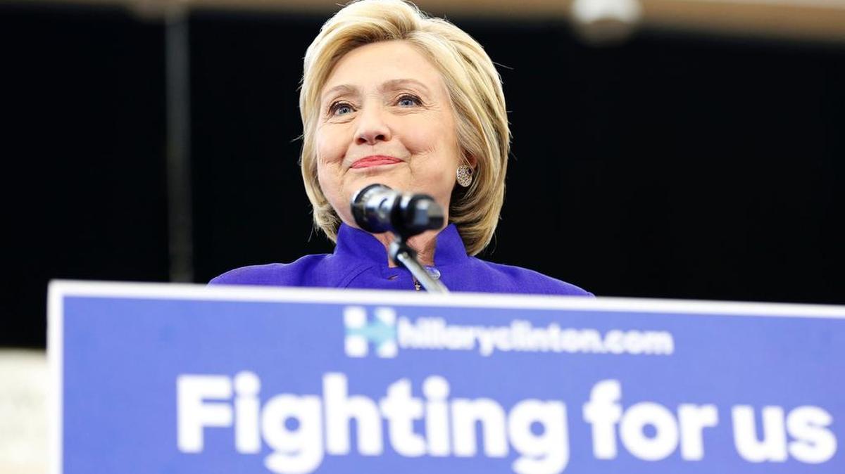 Clinton cruzó el lunes el umbral de delegados necesario para obtener la investidura demócrata a la Casa Blanca.