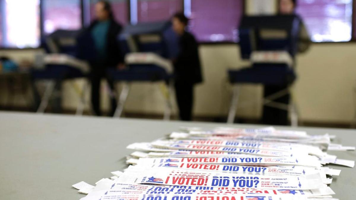 En 37 de los 50 estados y el Distrito de Columbia (donde está la capital, Washington) los ciudadanos ya pueden votar por anticipado o por correo, pero en 13 no hay voto anticipado y se exige un justificante para el voto ausente.