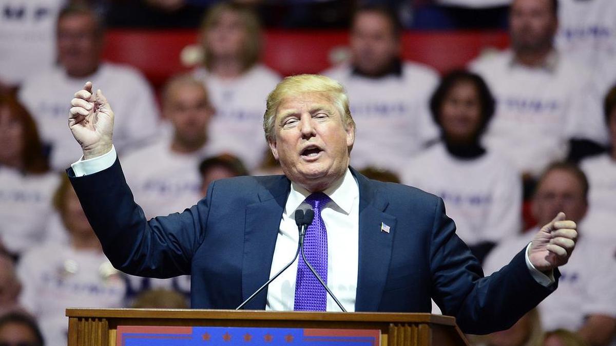 El aspirante a la candidatura repulicana a la presidencia Donald Trump se dirige a sus simpatizantes durante un acto de campaña en Las Vegas, Estados Unidos, el 22 de febrero de 2016.