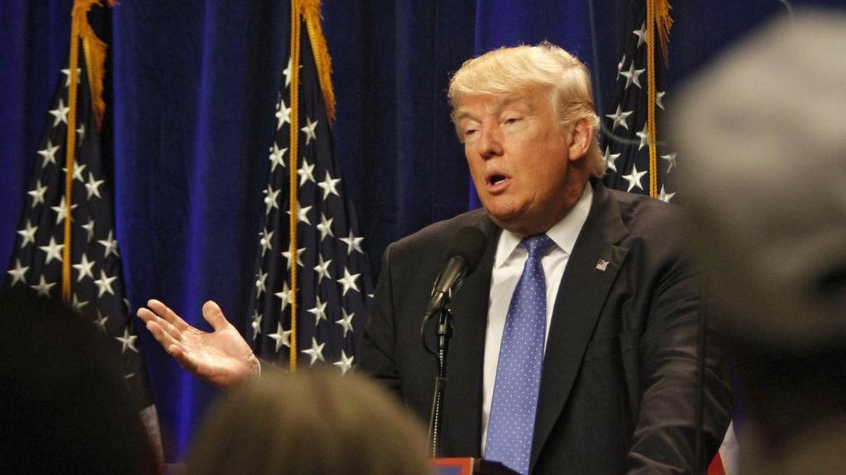 El candidato republicano a la presidencia de Estados Unidos, Donald Trump, habla durante un evento de campaña en St Anselm Collage en Manchester, New Hampshire (Estados Unidos) el lunes 13 de junio de 2016.