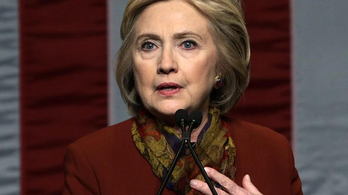 La precandidata demócrata Hillary Clinton habla el martes 16 de febrero de 2016, durante un evento de campaña en el centro The Schomburg para la investigación en la cultura negra, en Harlem, Nueva York.