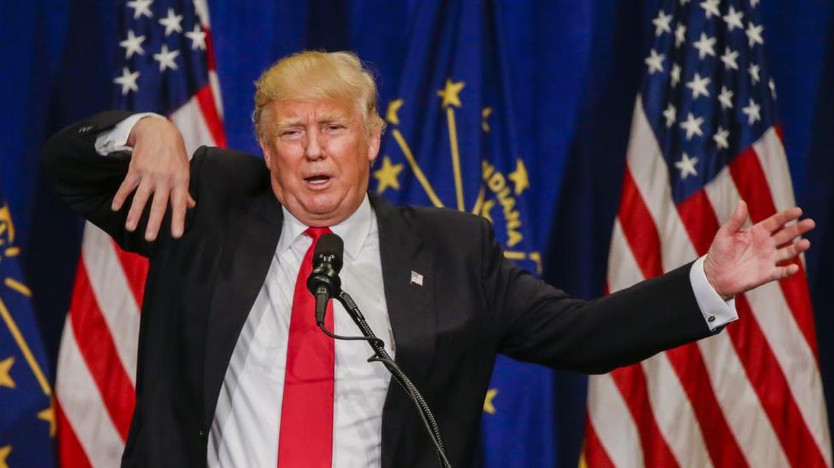 El precandidato presidencial republicano Donald Trump habla en un acto de campaña el 2 de mayo de 2016, en el Centro Century de South Bend, Indiana. Las elecciones primarias en este estado se celebran mañana.