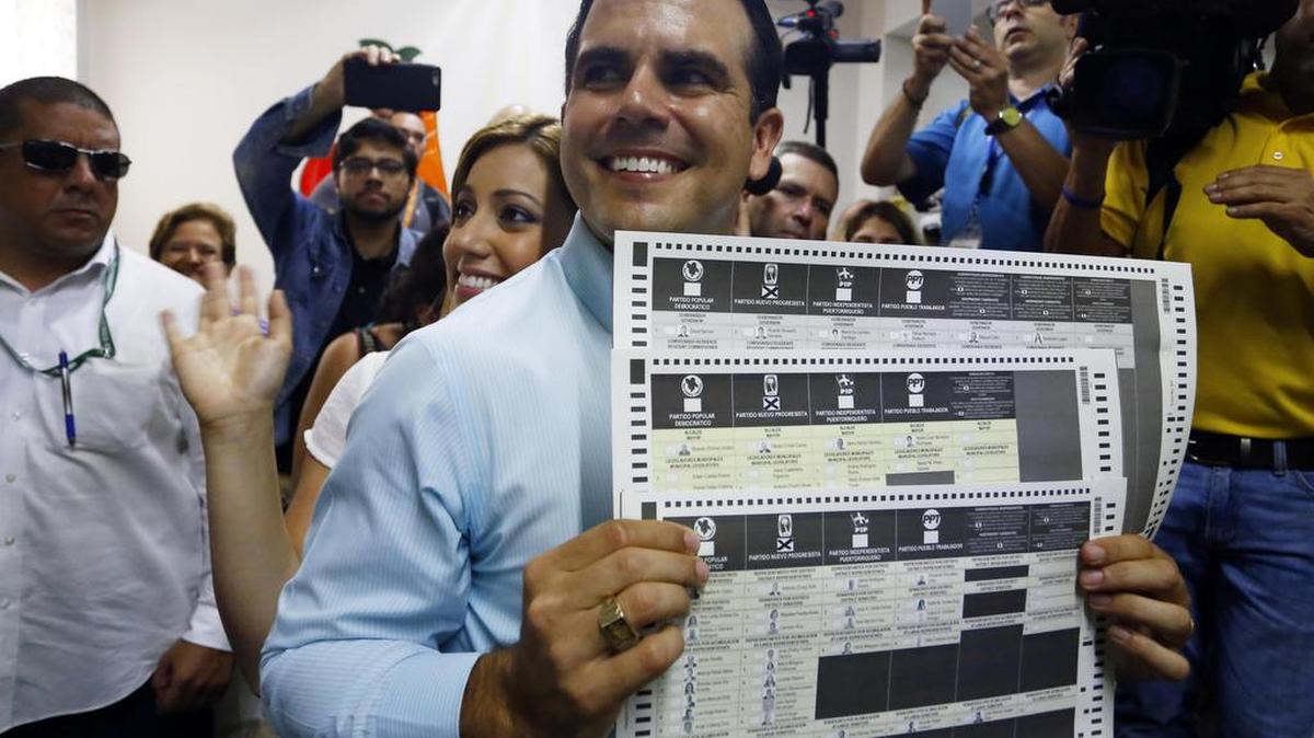 El gobernador de Puerto Rico Ricardo Roselló (frente), en noviembre de 2016, en Guaynabo.