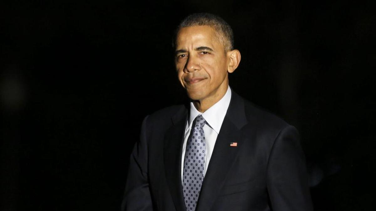 El presidente de Estados Unidos, Barack Obama, regresa a la Casa Blanca en Washington DC, tras participar de un acto de apoyo a la candidata demócrata por la presidencia de Estados Unidos Hillary Clinton hoy, martes 1 de noviembre de 2016, en Capital University, Columbus, Ohio