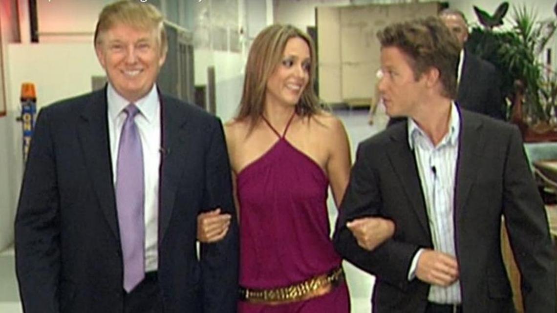 Escena del programa “Days of Our Lives” con la actriz Arianne Zucker. En la foto, también aparece Donald Trump y Billy Bush, conductor de Access Hollywood.