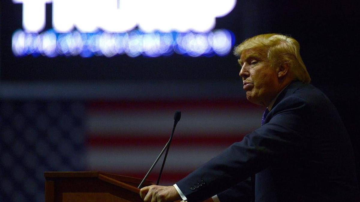 El magnate Donald Trump aceleró el martes su camino hacia la nominación presidencial republicana con un triunfo inapelable en los caucus (asambleas populares) de Nevada, con la que se confirma como el rival a batir en el "supermartes" del 1 de marzo, cuando votarán más de 10 estados.