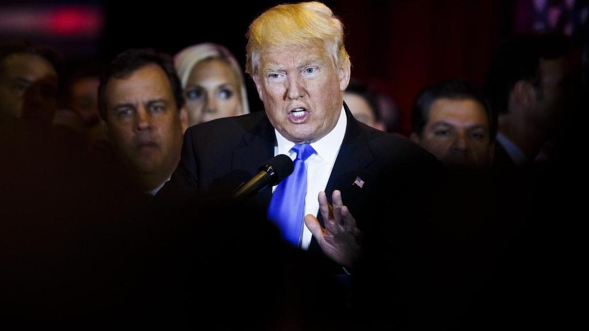 El precandidato republicano a la Presidencia estadounidense Donald Trump pronuncia un discurso sobre los resultados en las elecciones primarias de Connecticut, Delaware, Maryland, Pensilvania y Rhode Island hoy, martes 26 de abril de 2016, en Nueva York.