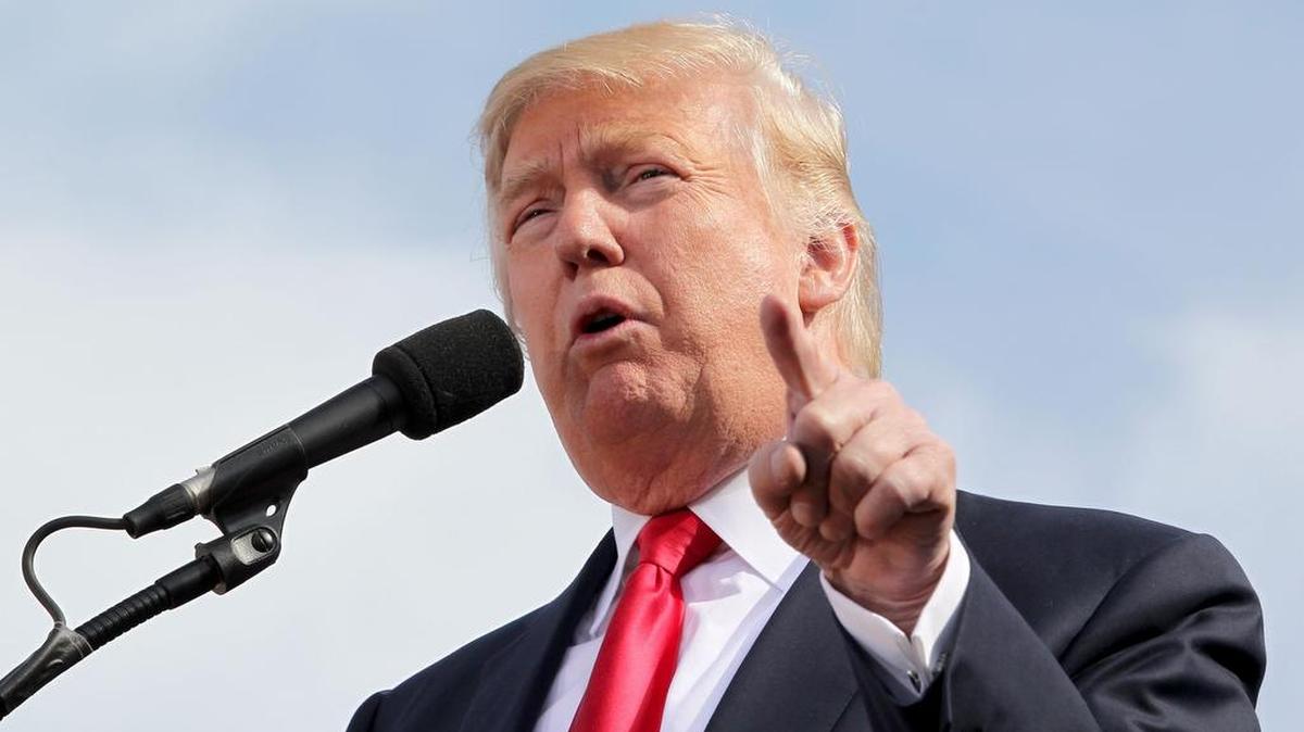 El candidato presidencial republicano de Estados Unidos, Donald Trump habla en un evento el 15 de octubre de 2016 en Portsmouth, New Hampshire.