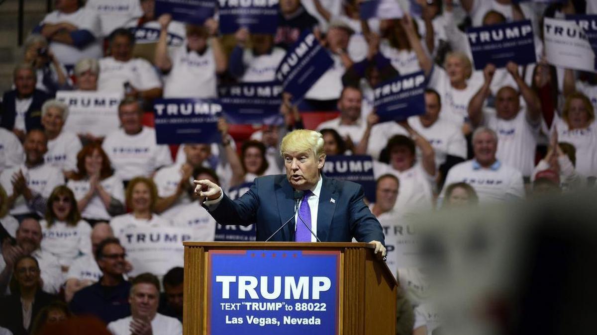 El aspirante a la candidatura repulicana a la presidencia Donald Trump se dirige a sus simpatizantes durante un acto de campaña en Las Vegas, Estados Unidos, el 22 de febrero de 2016.
