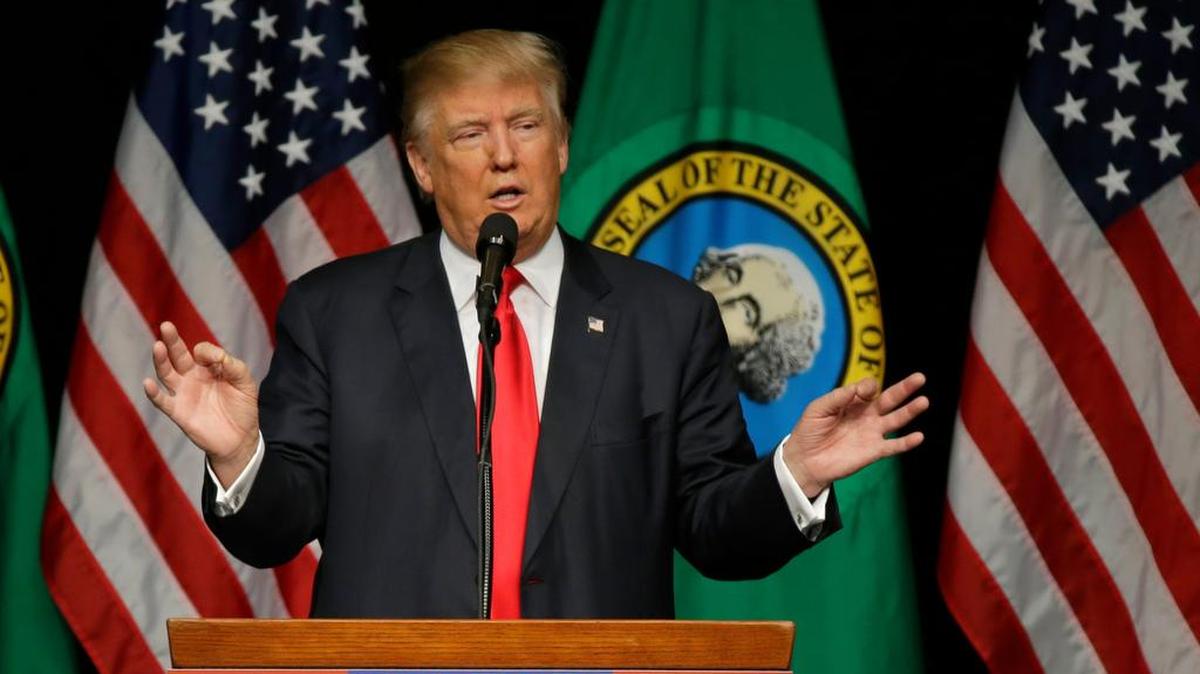 El aspirante presidencial republicano Donald Trump calificó de “violación” la conducta del ex presidente Bill Clinton en el pasado en relación a diversas mujeres, haciéndose eco de acusaciones que datan de la década del 1990.