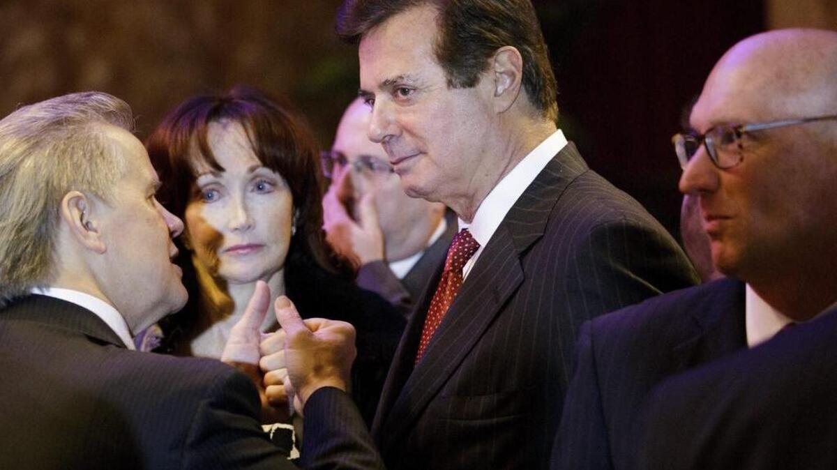 Entre los investigados por las autoridades estadounidenses están el recién dimitido jefe de campaña de Donald Trump, Paul Manafort.