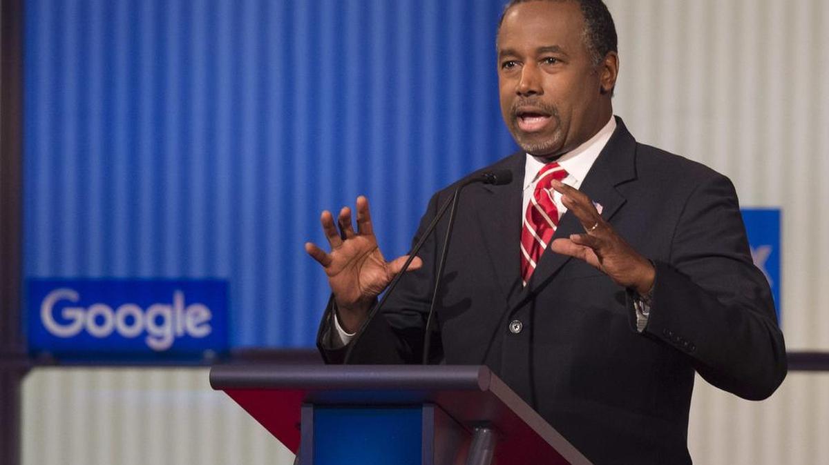 Ben Carson habla durante el debate republicano en Des Moines, Iowa el 28 de enero del 2016.