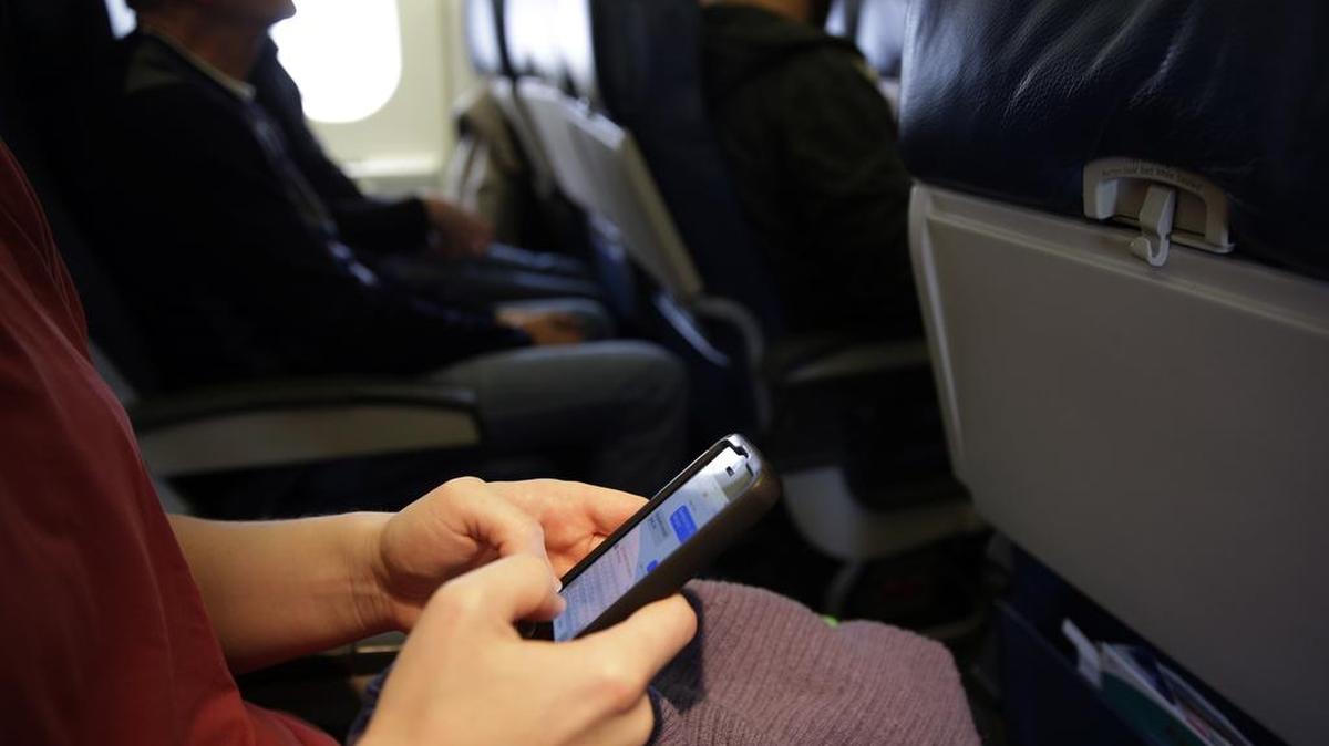 Una investigación halló que la tercera parte de los beneficiarios del programa de teléfonos para las personas de bajos recursos pudieran no ser elegibles para la ayuda.