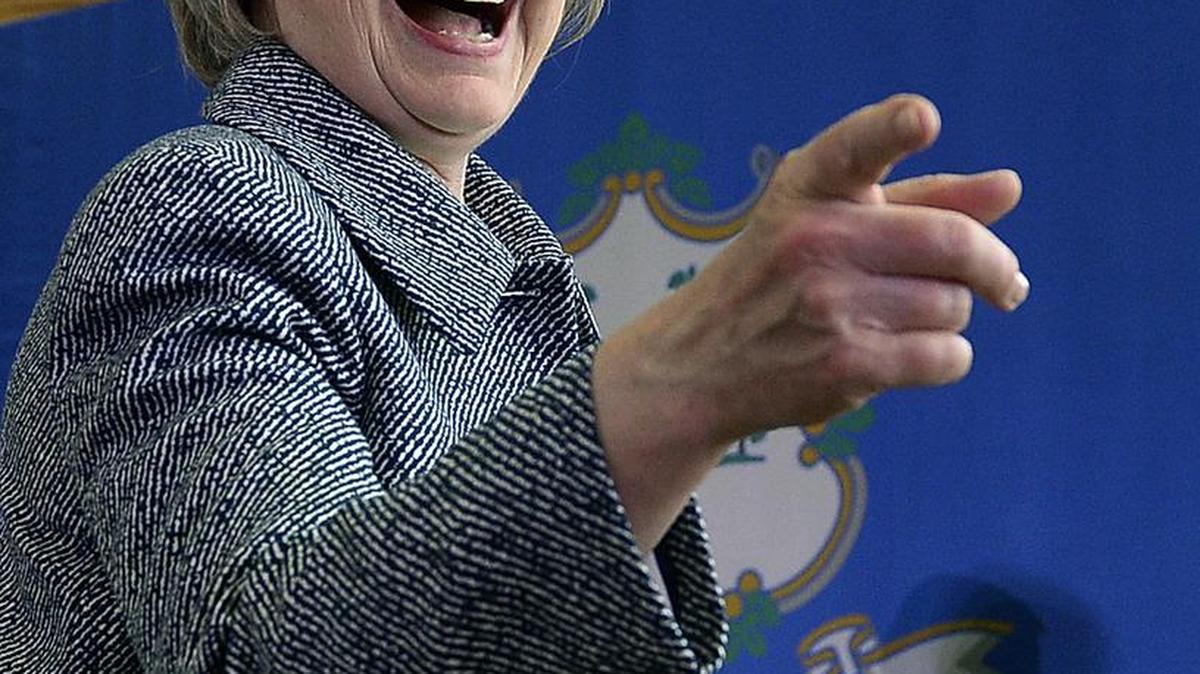 La precandidata demócrata Hillary Clinton habla en Hartford, Connecticut.