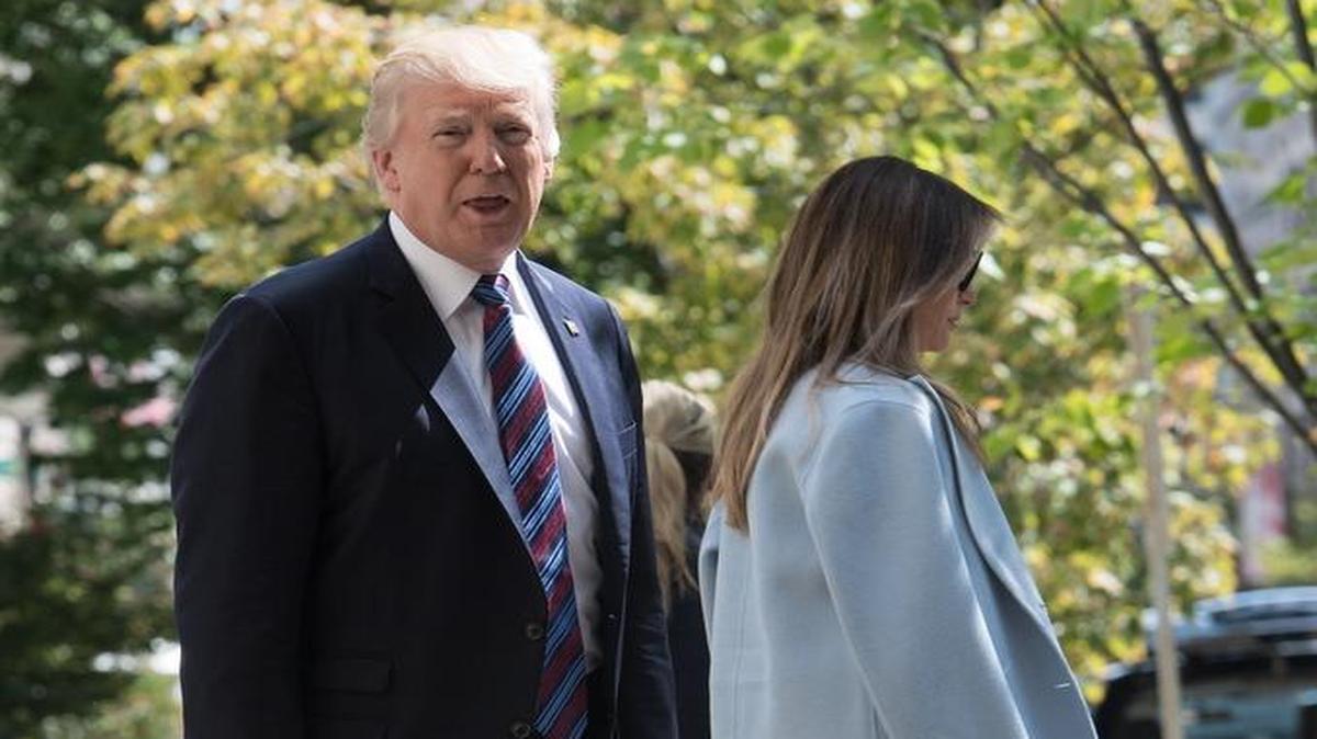 El Presidente de los Estados Unidos, Donald Trump, responde a una pregunta de la prensa al salir de la Iglesia Epicopal de San Juan en Washington, DC, el 3 de septiembre de 2017.