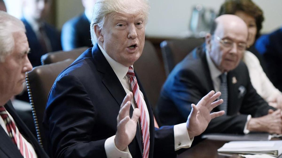 El presidente Donald Trump se reúne con su Gabinete de gobierno el lunes 12 de junio de 2017, en la Casa Blanca en Washington, DC.