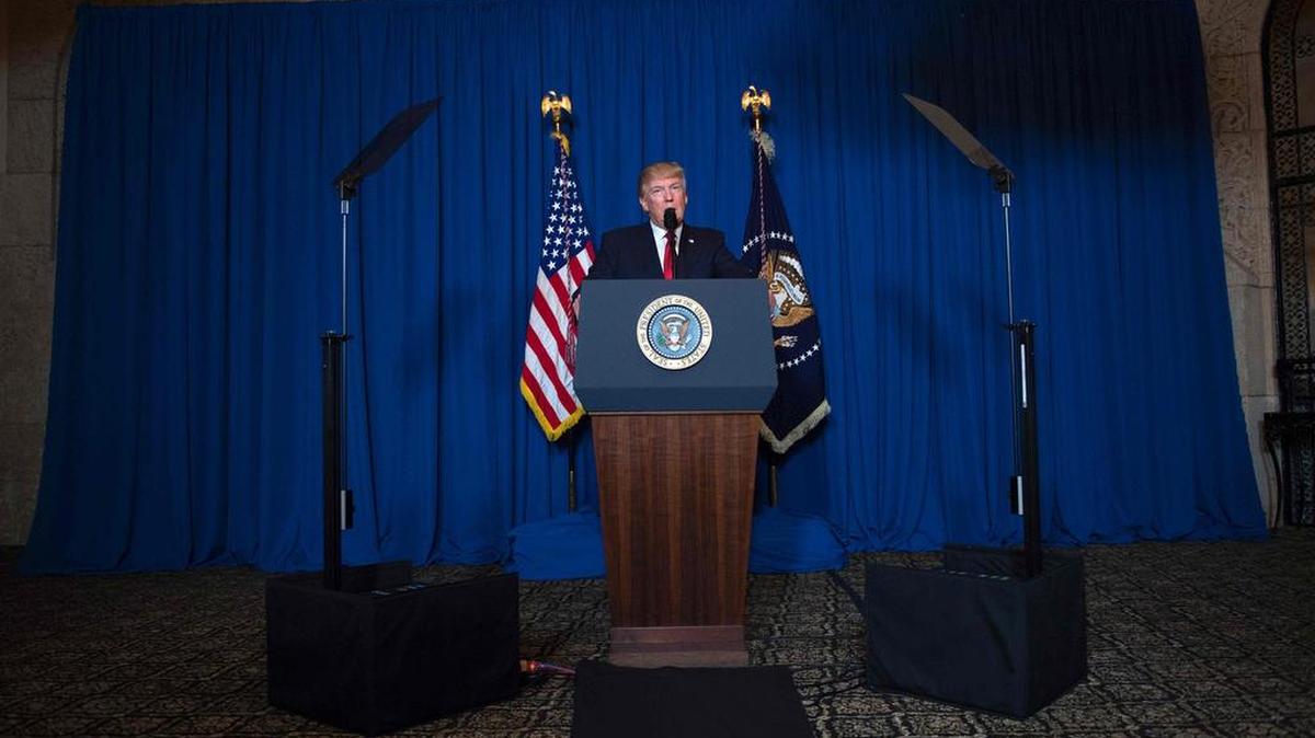 El presidente de los Estados Unidos, Donald Trump, hace una declaración sobre Siria desde en Mar-a-Lago en West Palm Beach, Florida, el 6 de abril de 2017.