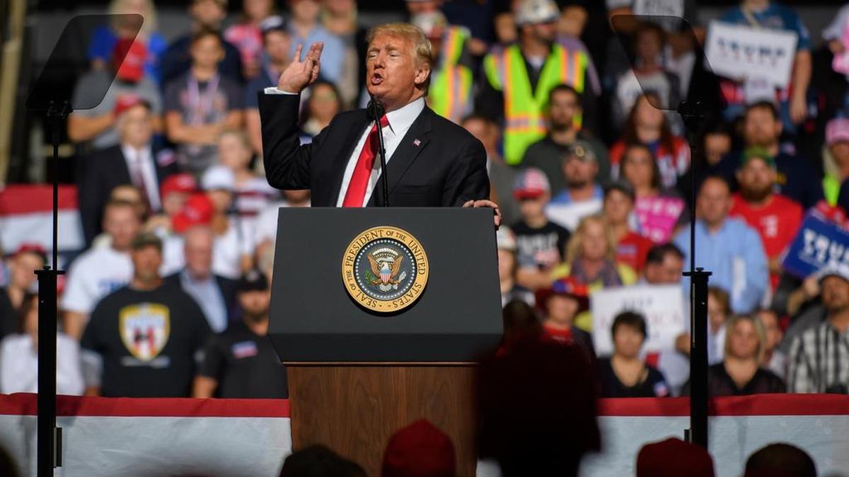 El presidente Donald J. Trump habla a sus simpatizantes el 29 de septiembre de 2018 en Wheeling, Virginia Occidental.