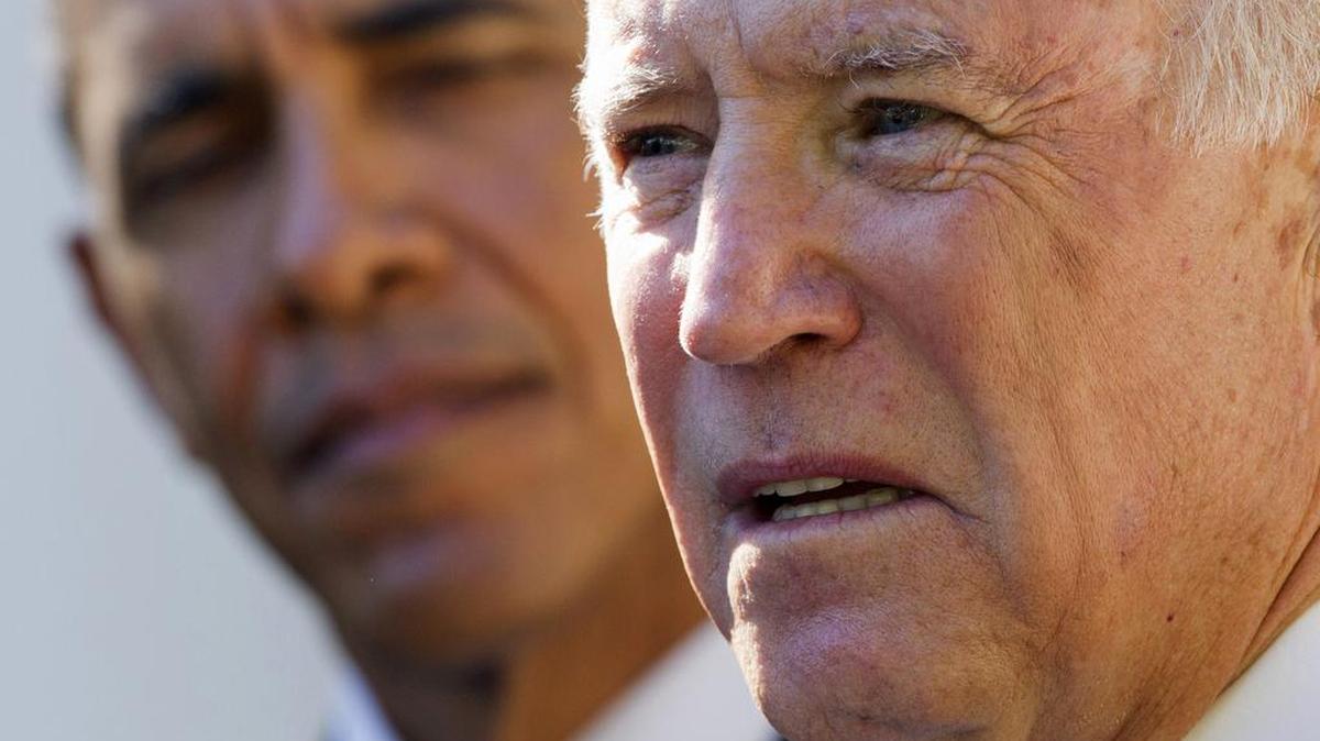 El presidente Barack Obama escucha al vicepresidente Joe Biden el miércoles, en la Casa Blanca.