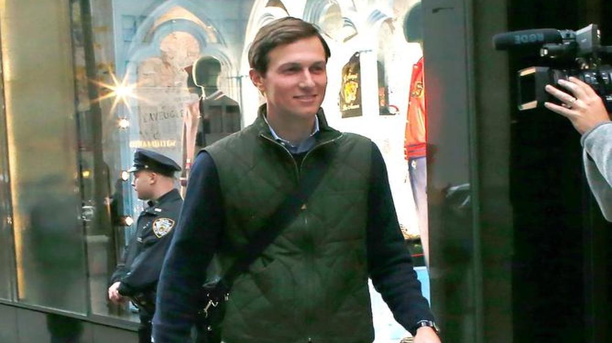 Jared Kushner, yerno del presidente electo de Estados Unidos, Donald Trump, sale de la Trump Tower en Nueva York el 14 de noviembre de 2016.