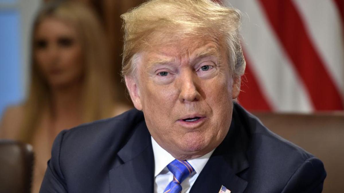 El presidente de EEUU, Donald Trump, habla durante una reunión del gabinete el 18 de julio de 2018 en la Casa Blanca en Washington, DC. 