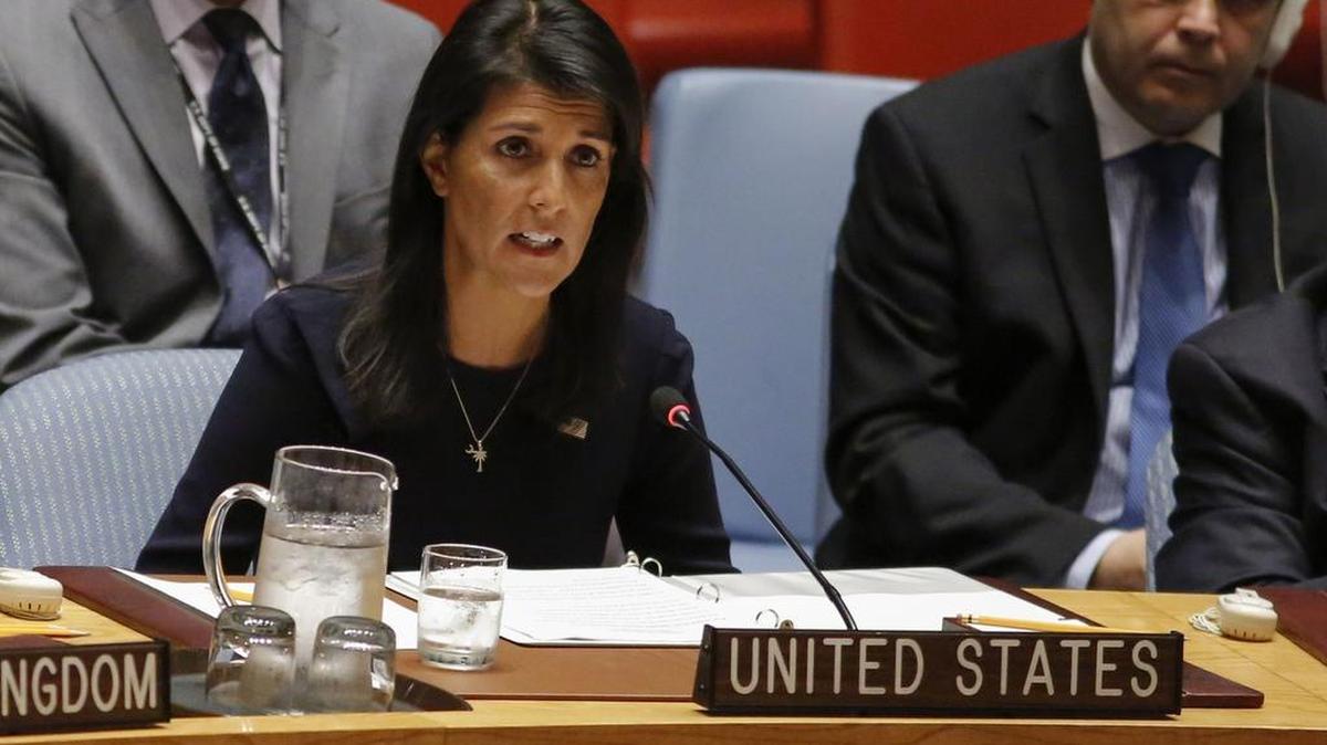 Nikki Haley, la embajadora de Estados Unidos ante las Naciones Unidas, durante una reunión de emergencia del Consejo de Seguridad de la ONU sobre el lanzamiento de misiles más reciente de Corea del Norte, el 4 de septiembre de 2017 en la sede de la ONU en Nueva York.