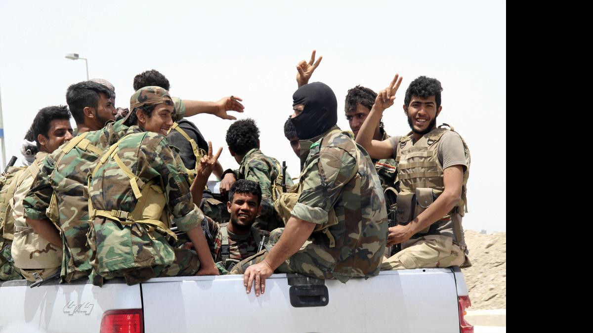 
Fuerzas chiitas entran en Khalidiya para apoyar a los combatientes sunitas en la lucha contra el Estado Islámico en Irak.
