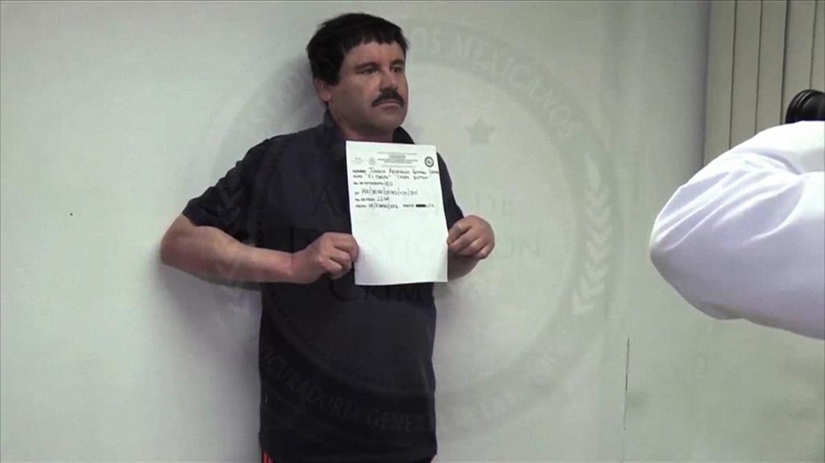 Vídeo del 27 de enero de 2016 que muestra al capo mexicano de la droga Joaquín "El Chapo" Guzmán en Altiplano, una cárcel de máxima seguridad en Almoloya de Juárez, México. 