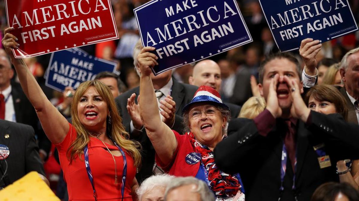 Enardecidos y eufóricos, los asistentes a la Convención republicana de Cleveland, mantuvieron carteles en alto casi todo el tiempo.