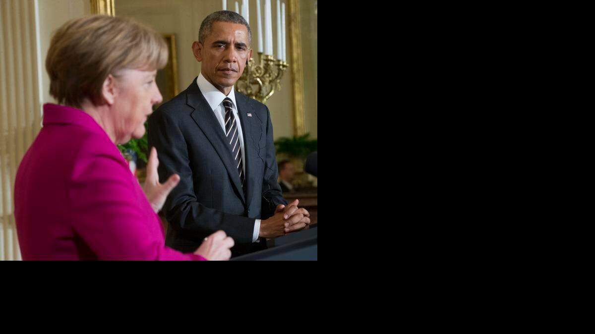 
El presidente, Barack Obama, mostró el lunes unidad con la canciller alemana, Angela Merkel, de visita en la Casa Blanca, sobre la necesidad de una solución “diplomática” a la crisis en Ucrania.
